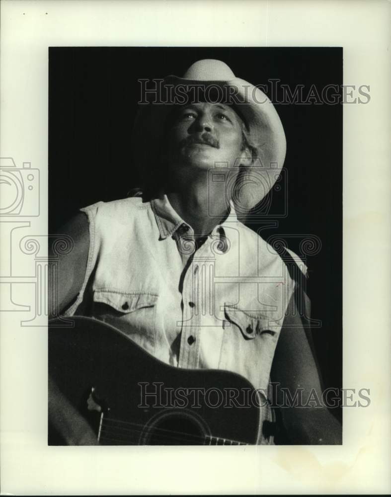 Load image into Gallery viewer, 1993 Press Photo Country music star Alan Jackson during performance - nop43281
