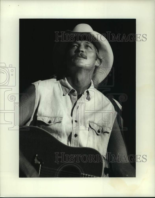1993 Press Photo Country music star Alan Jackson during performance - nop43281