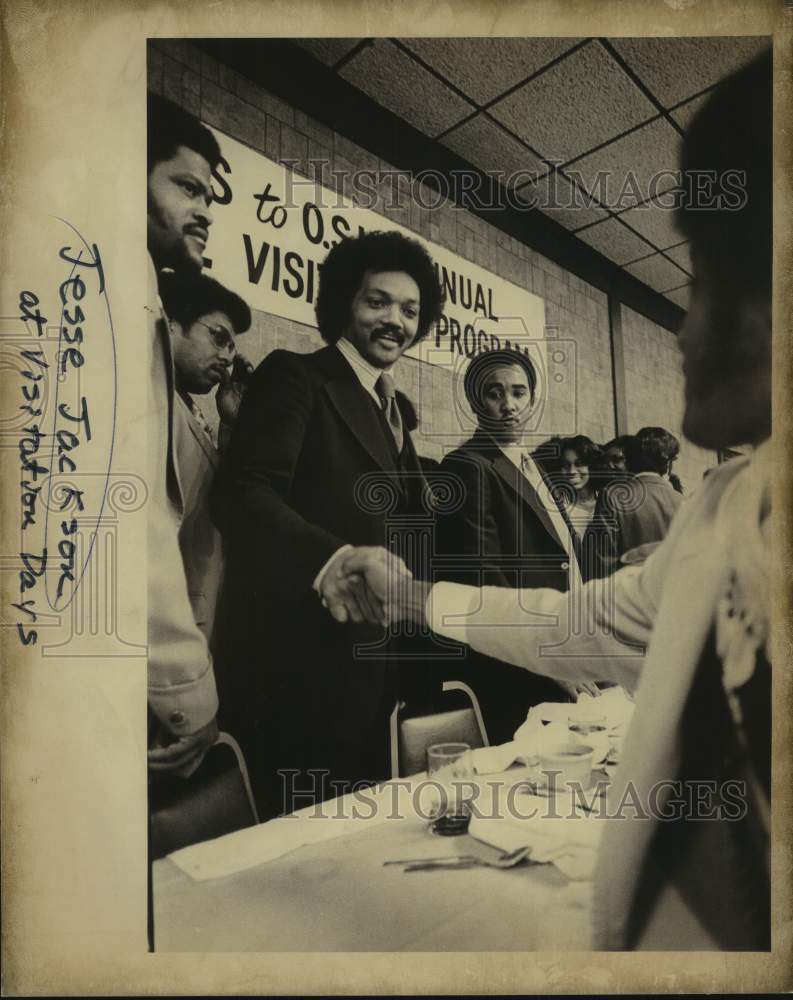 Load image into Gallery viewer, 1978 Press Photo Jesse Jackson shakes hand with guest at Visitation Days
