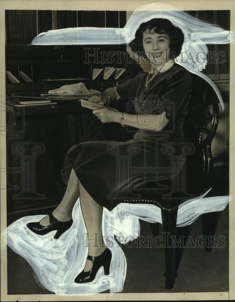 Load image into Gallery viewer, 1939 Press Photo Edna Wallace Hopper celebrating her birthday in New York
