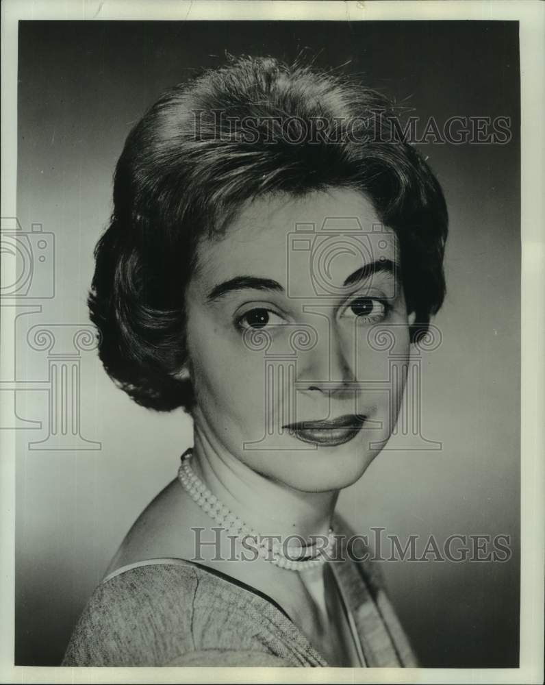 Load image into Gallery viewer, 1964 Press Photo Star of "Lisa Howard: Politics With the Woman's Touch"
