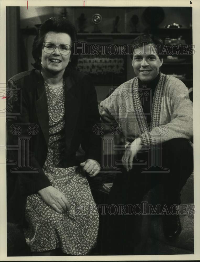 1989 Press Photo Tennis Player Billie Jean King with Bob Costas on TV Show- Historic Images