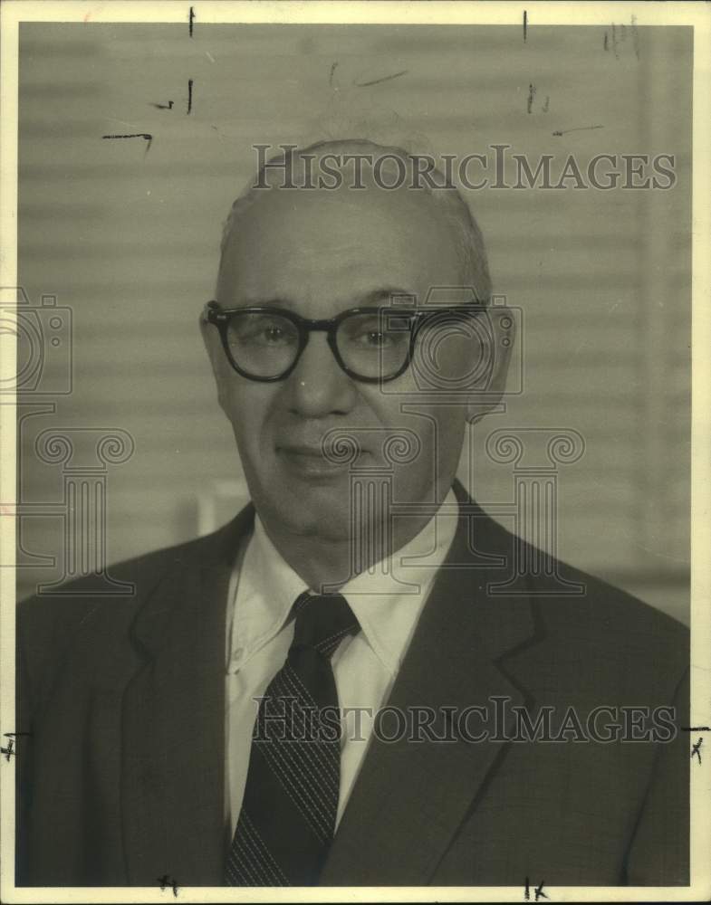 1959 Press Photo Ephraim E. Lisitzky, Author of "In the Grip of Cross Currents"