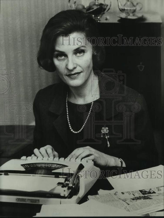 1965 Press Photo Flora Lewis, author of "Red Pawn" - nop44827