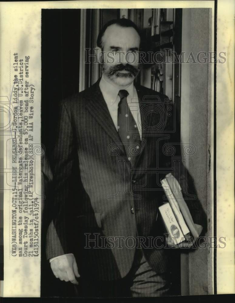 1974 Press Photo G. Gordon Liddy, Watergate defendant leaves U.S. District Court