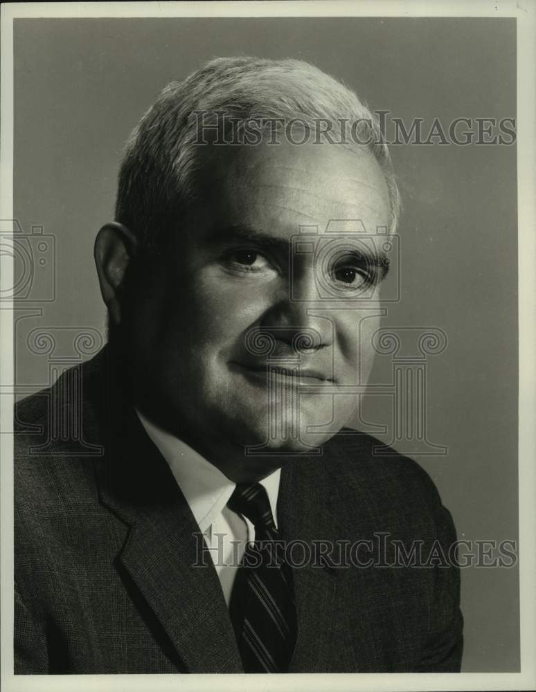 1972 Press Photo CBS News Senior Vice President Bill Leonard - nop45040