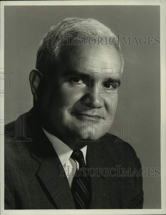 1972 Press Photo CBS News Senior Vice President Bill Leonard - nop45040