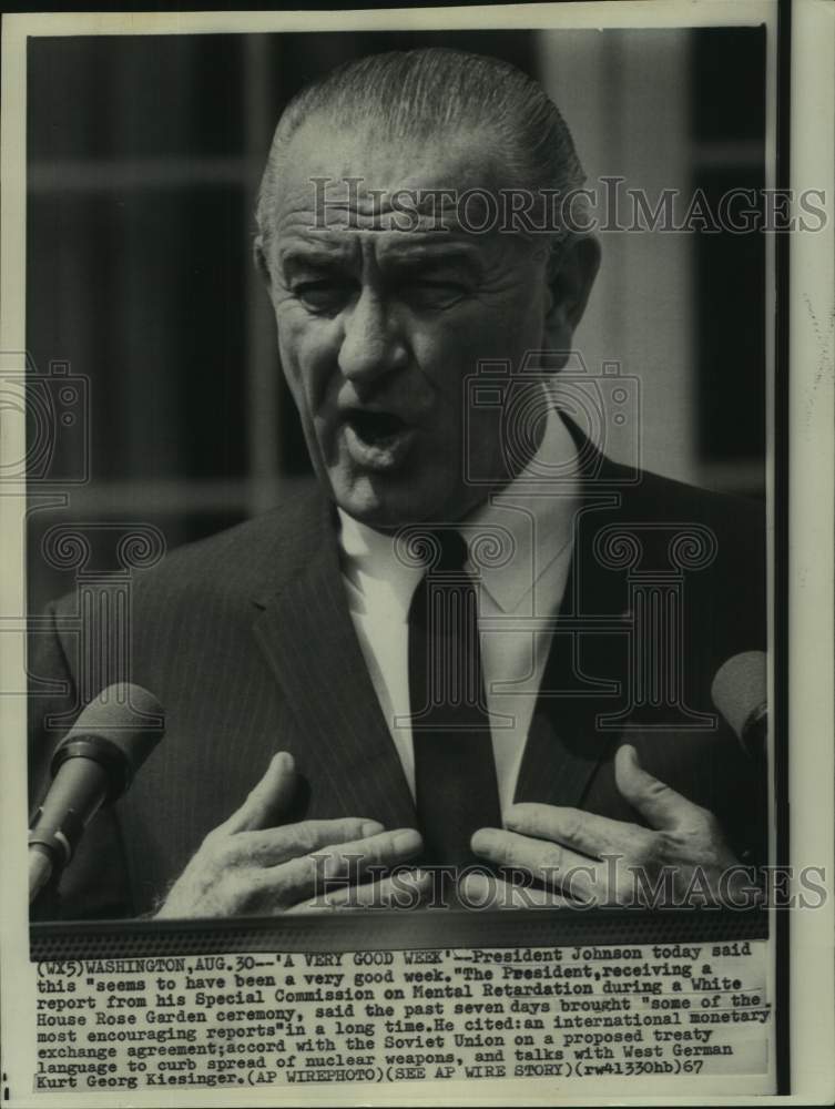 1967 Press Photo President Lyndon Johnson at White House Rose Garden ceremony