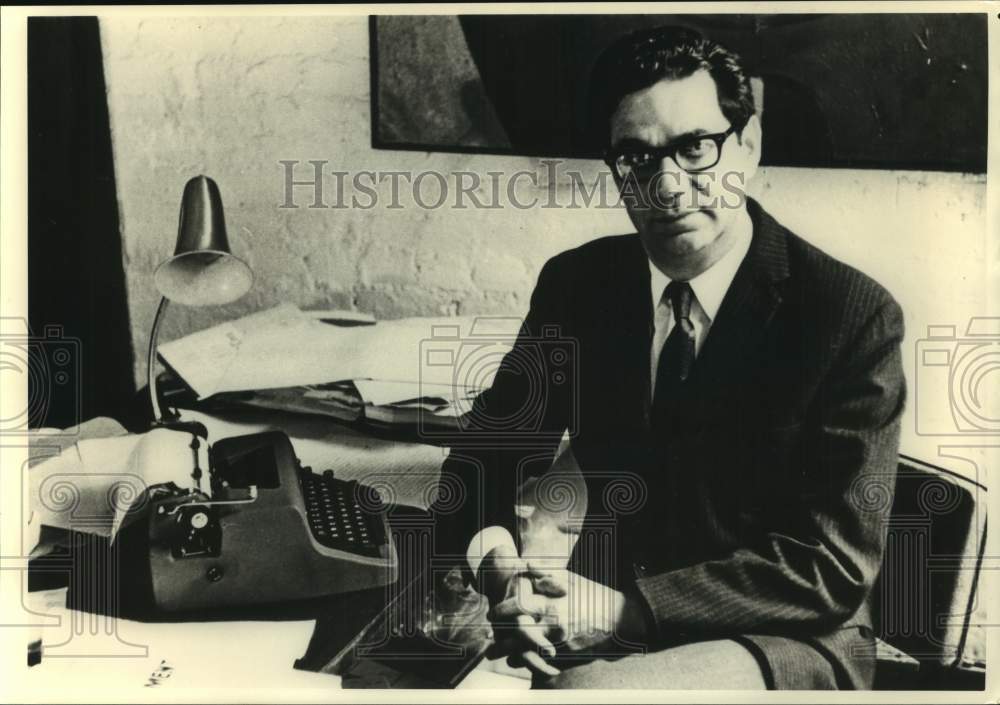 1966 Press Photo The controversial author Mark Lane who wrote Rush to Judgment.