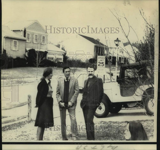 1975 Press Photo G. Gordon Liddy and his wife Frances with CBS' Mike Wallace