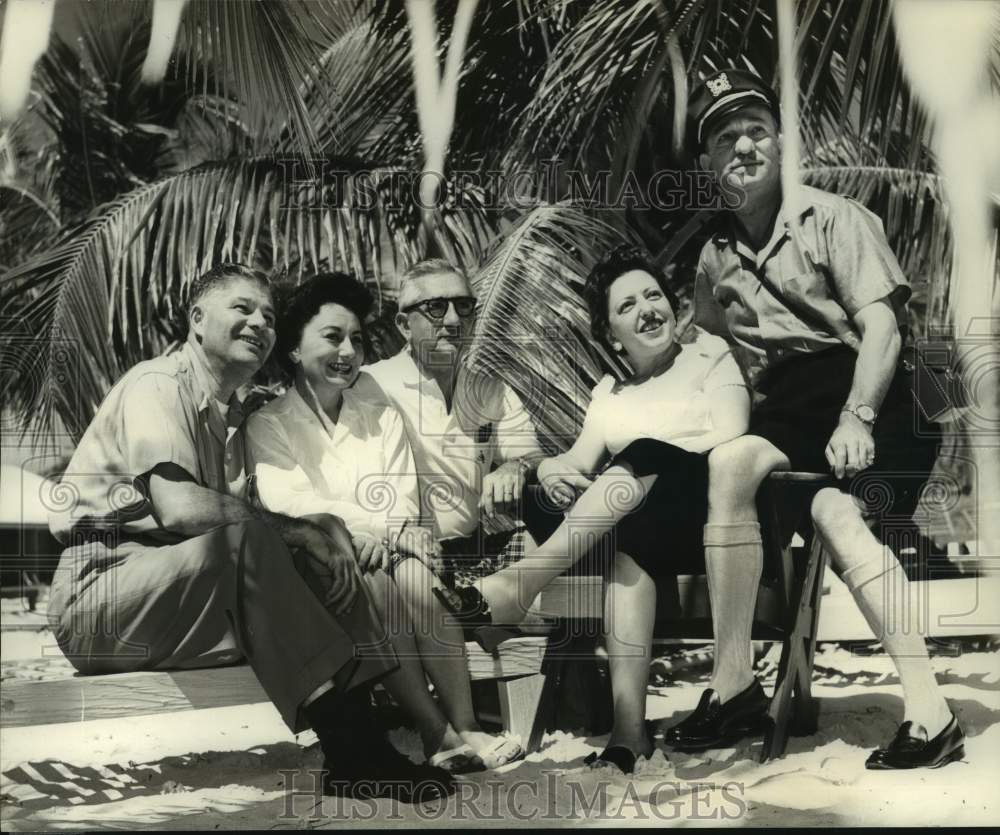 1957 Press Photo New Orleans residents vacation at Emerald Beach Hotel, Bahamas.