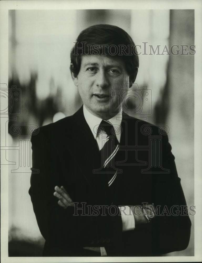 Load image into Gallery viewer, 1980 Press Photo Ted Koppel, correspondent at ABC News. - nop46099
