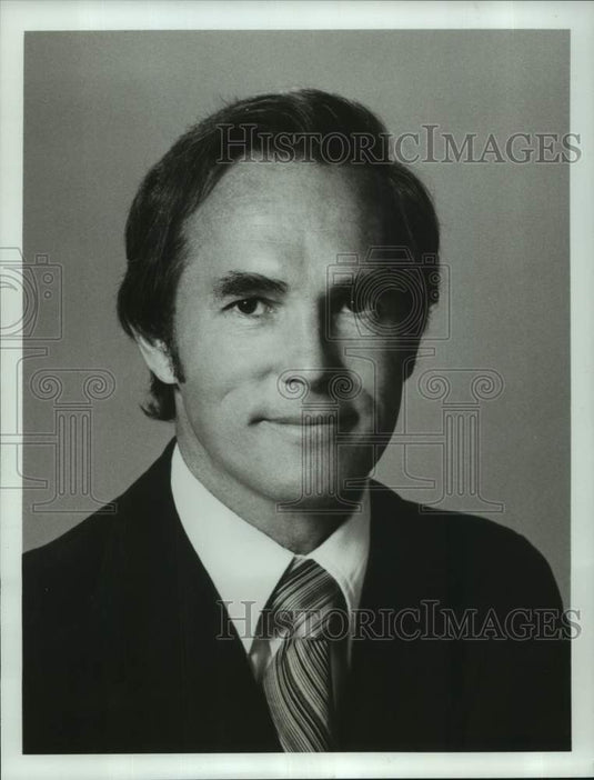 1977 Press Photo Tom Jarriel co-anchors ABC Saturday News, on ABC. - nop46671