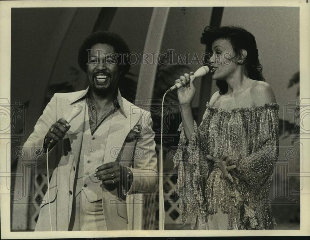 1977 Press Photo &quot;The Marilyn McCoo &amp; Billy Davis, Jr. Show&quot; Host - nop47693
