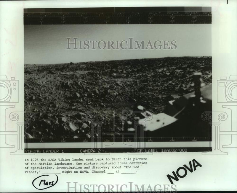 Load image into Gallery viewer, 1976 Press Photo Mars pictured from Viking lander shown on NOVA's The Red Planet

