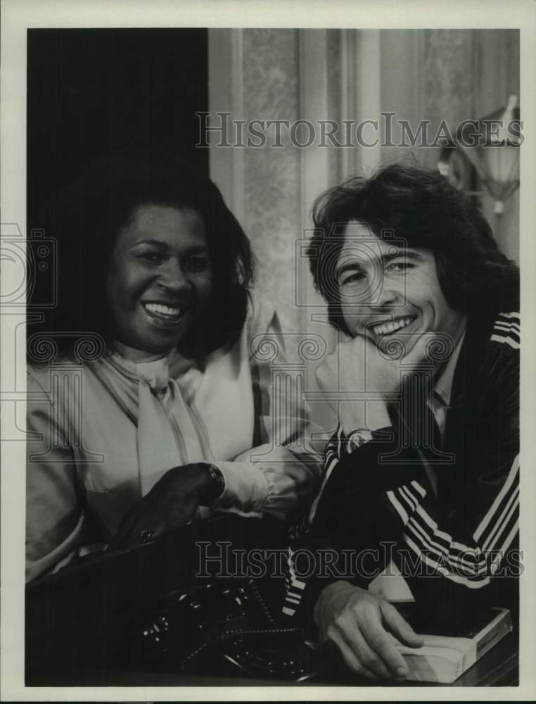 Load image into Gallery viewer, 1979 Press Photo Randolph Mantooth, "Detective School-One Flight Up" - nop49415

