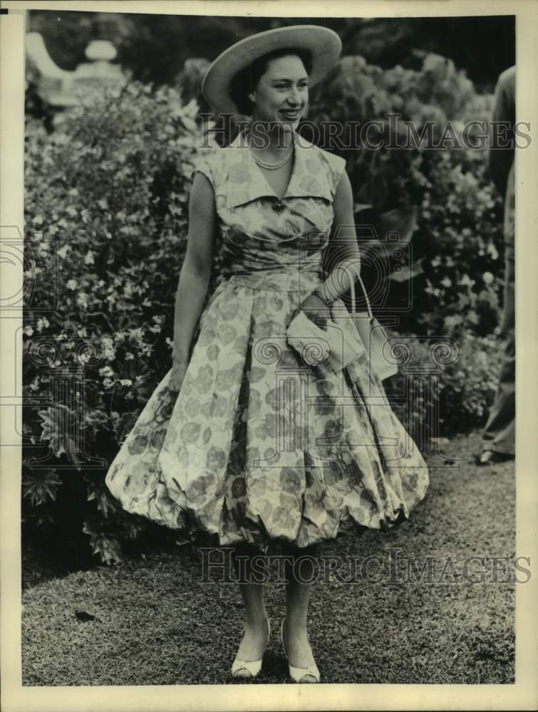 1958 Press Photo Princess Margaret wears the harlem hemline in Port of Spain