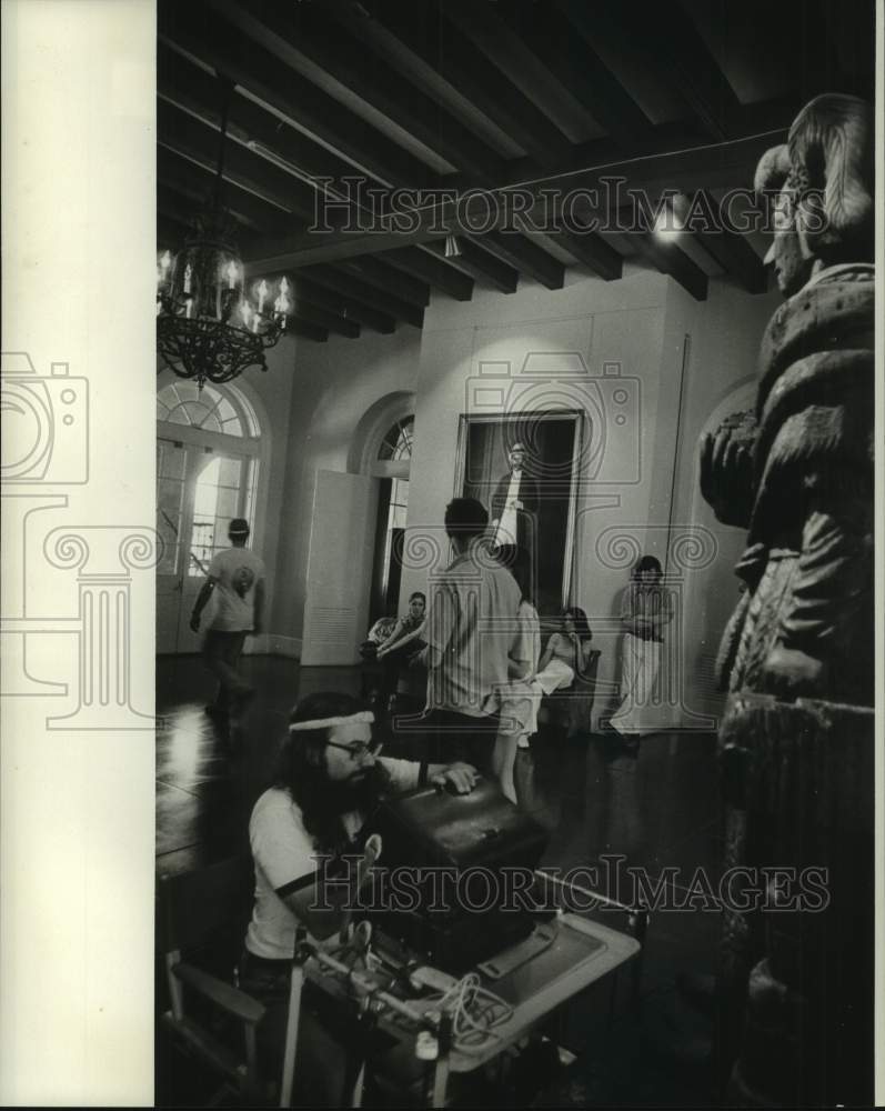 1974 Press Photo Residents waiting for action in the Presbytere - nop49758
