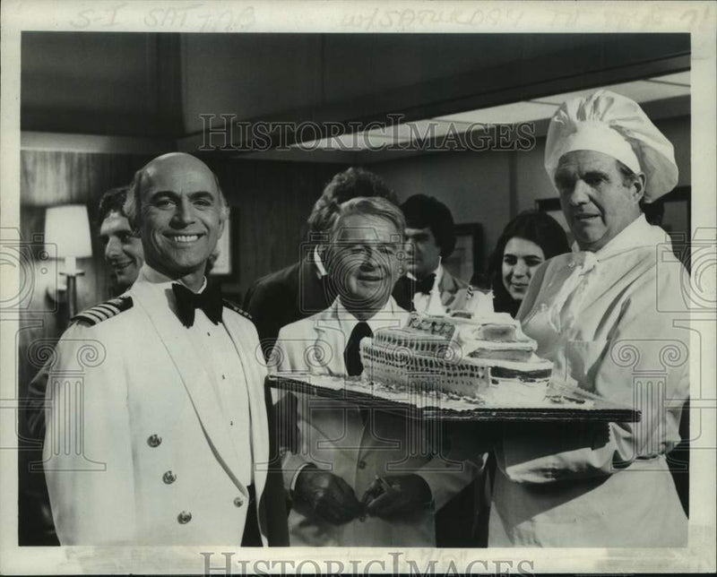 Load image into Gallery viewer, 1979 Press Photo Actor Gavin MacLeod, co-stars in "The Love Boat" on ABC-TV
