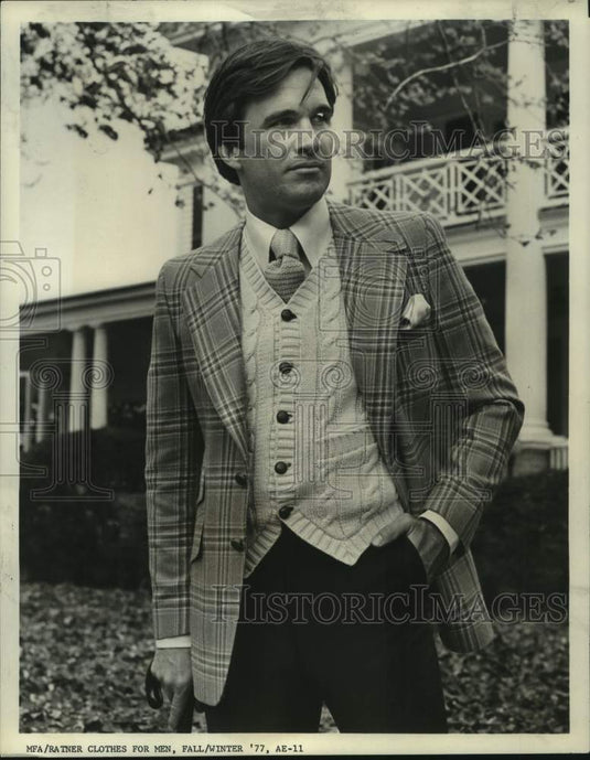 1977 Press Photo Men's Fashions, Ratner Clothes for Men modeled by Man