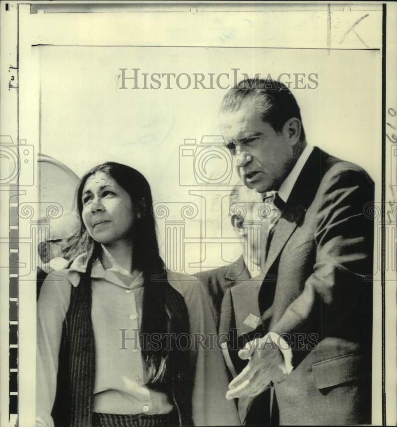 Load image into Gallery viewer, 1970 Press Photo President Nixon meets freed hostage Sarah Malka at Rome airport
