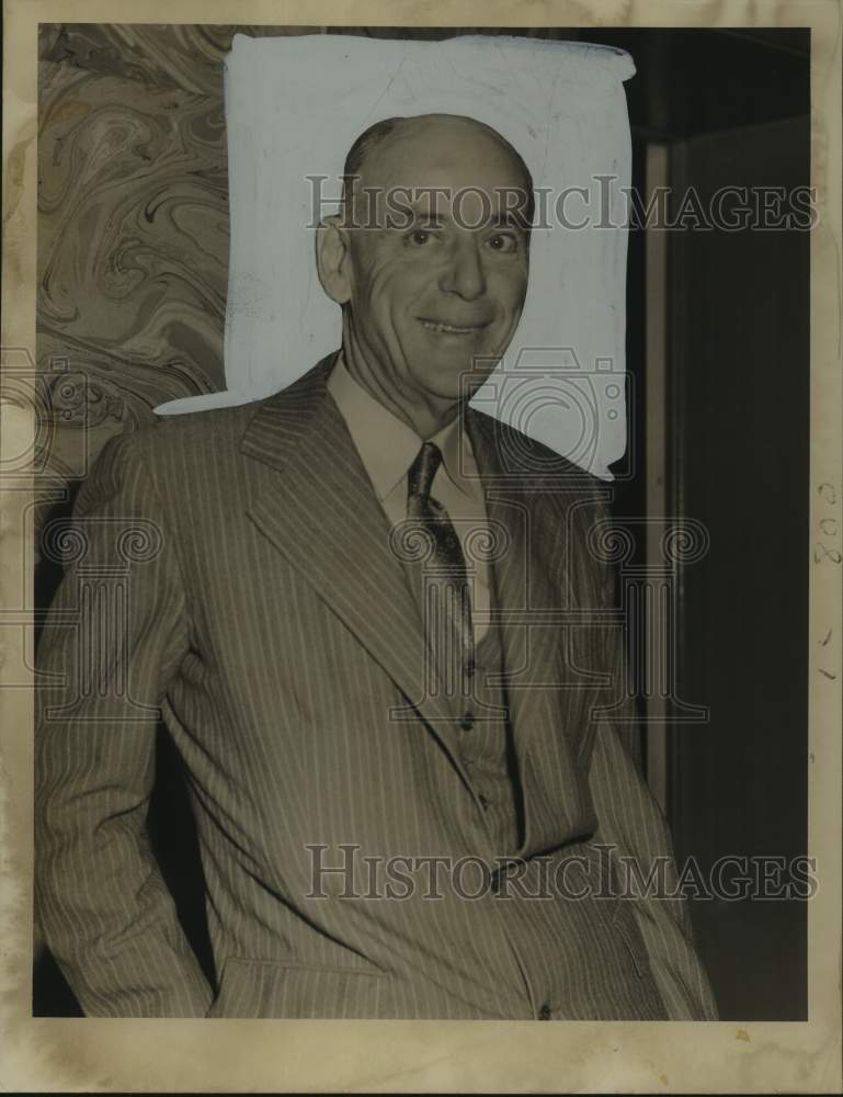1952 Press Photo Randolph Leigh, author, explorer and newspaper publisher.