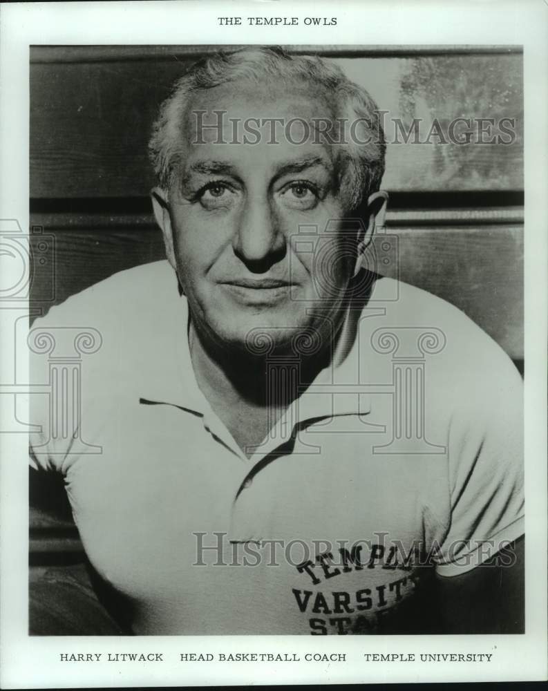 Load image into Gallery viewer, 1973 Press Photo Temple University Owls' head basketball coach Harry Litwack
