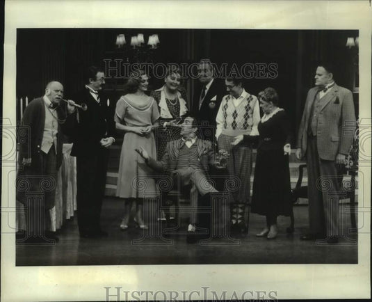 1987 Press Photo Actor Robert Lindsay with cast of "Me and My Girl" performance
