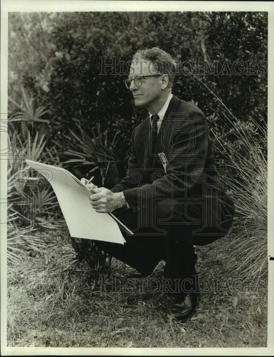1968 Press Photo A. H. McAdams sketches at Kennedy Space Center, Florida
