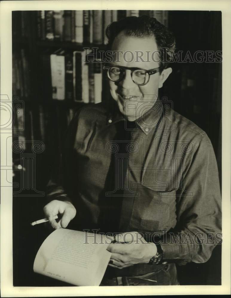 1960 Press Photo Author Percy Knauth with released &quot;Wind On My Wings&quot;
