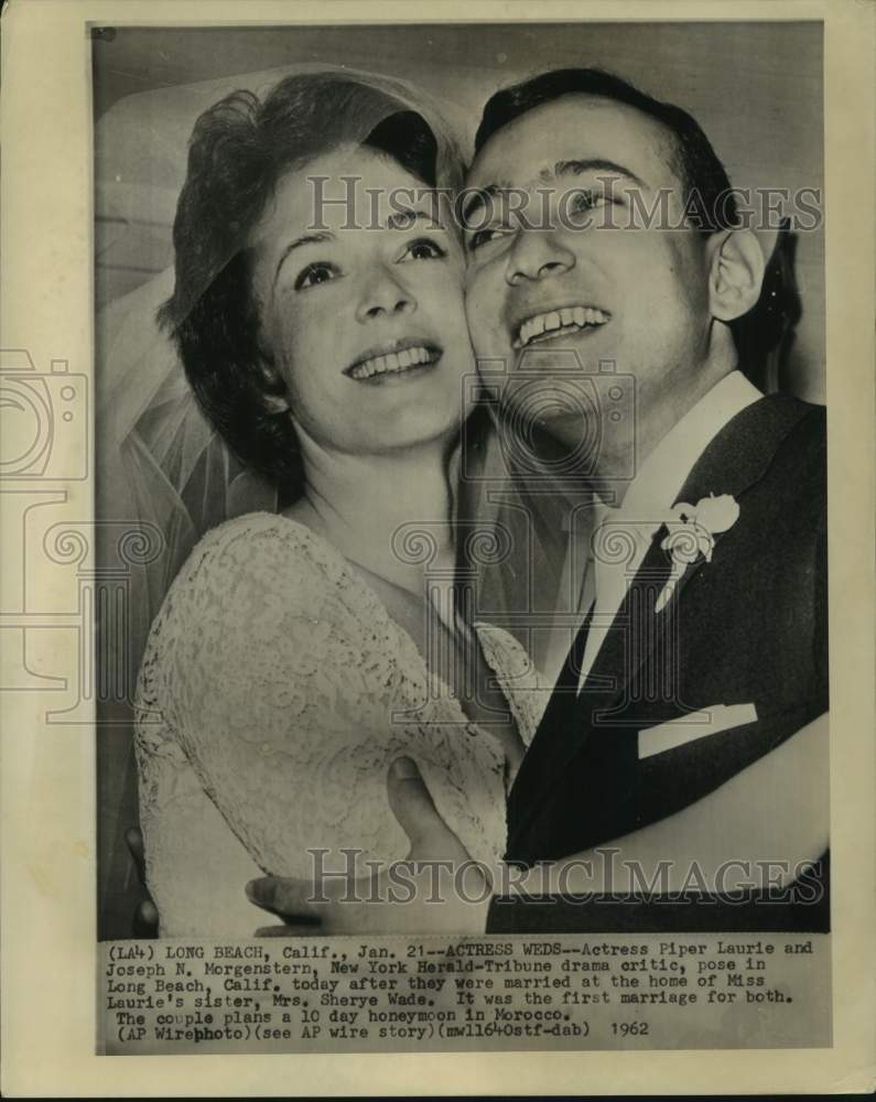 1962 Press Photo Piper Laurie and Joseph Morgenstern after wedding in Long Beach