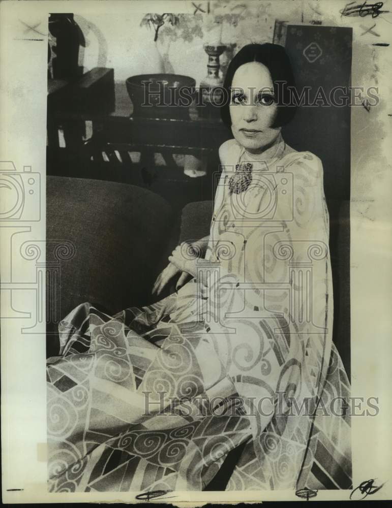 1977 Press Photo Mary McFadden, American editor, fashion designer and writer.