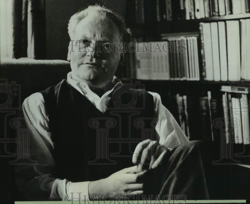 Load image into Gallery viewer, 1965 Press Photo Michael Meyer completes fifth volume of Ibsen translations.
