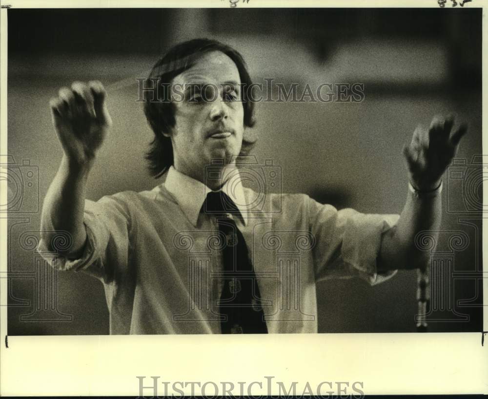 1980 Press Photo Andrew Massey, Conductor - nop54205
