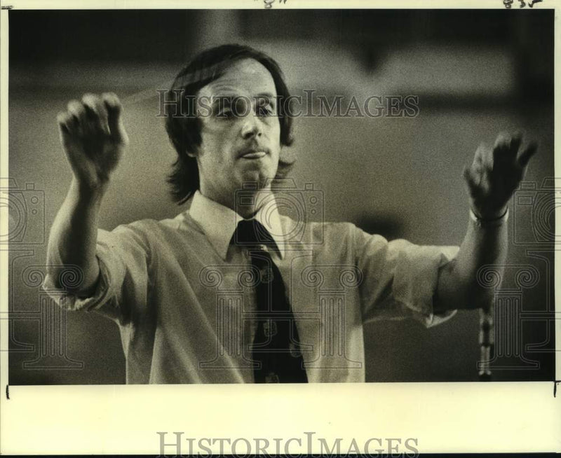Load image into Gallery viewer, 1980 Press Photo Andrew Massey, Conductor - nop54205
