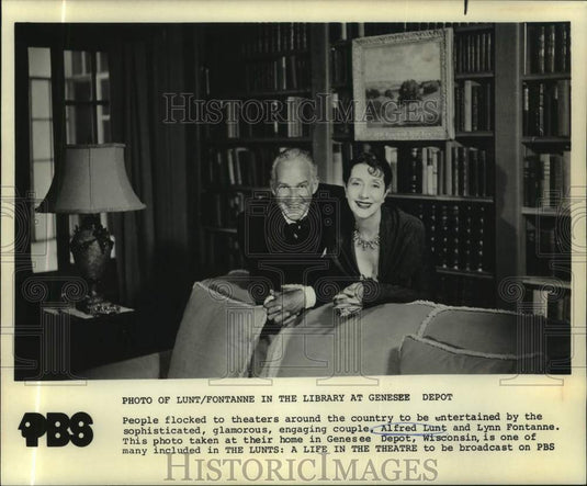 1980 Press Photo Alfred Lunt and Lynn Fontanne in Genesee Depot, Wisconsin home
