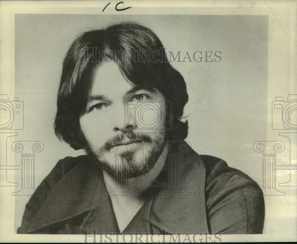 1973 Press Photo "Lyons of Madness" author Gerald A. Lyons. - nop54800