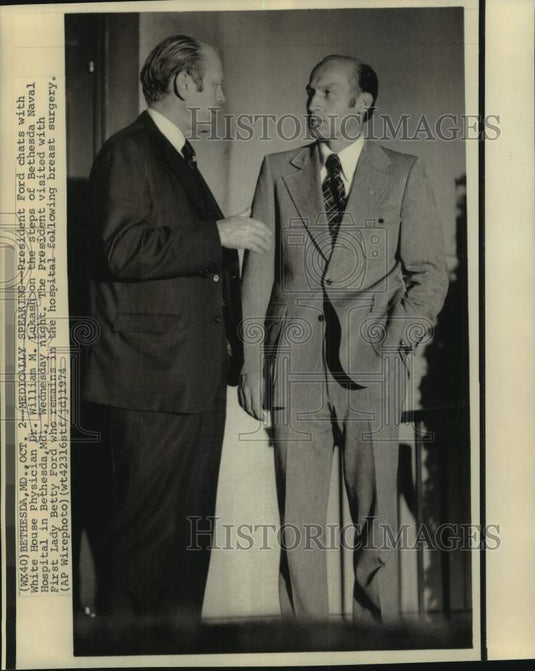 1974 Press Photo Dr. William M. Lukash chats with President Ford at the hospital