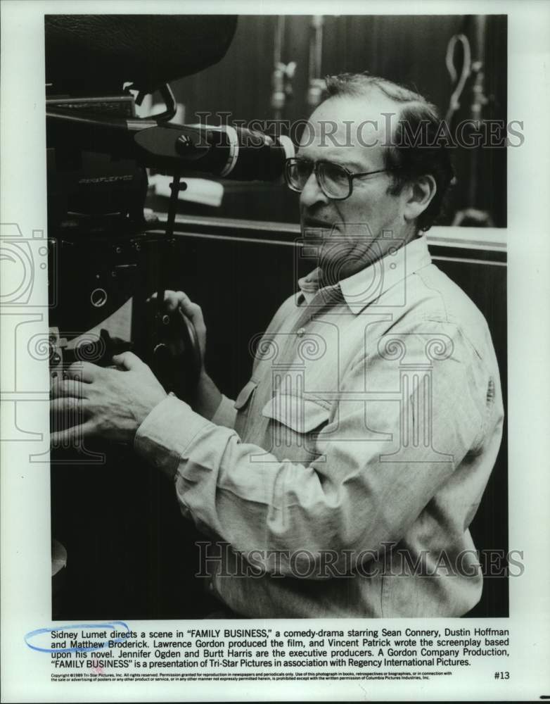 1989 Press Photo Sidney Lumet directs &quot;Family Business,&quot; comedy-drama scene.- Historic Images