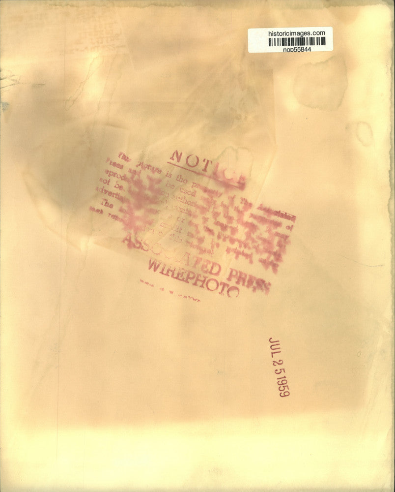 1959 Press Photo Joyce Matthews with attorneys leave civil court in Juarez