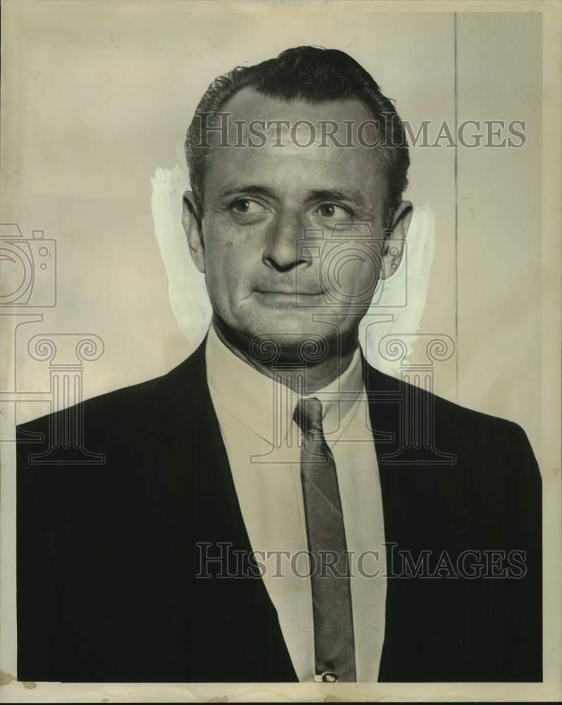 Load image into Gallery viewer, 1964 Press Photo American International Pictures President John Nicholson chats
