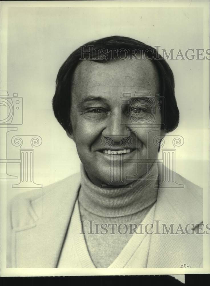 1976 Press Photo Jim McKay, ABC Sports Commentator &quot;ABC&#39;s Wide World of Sports&quot;- Historic Images