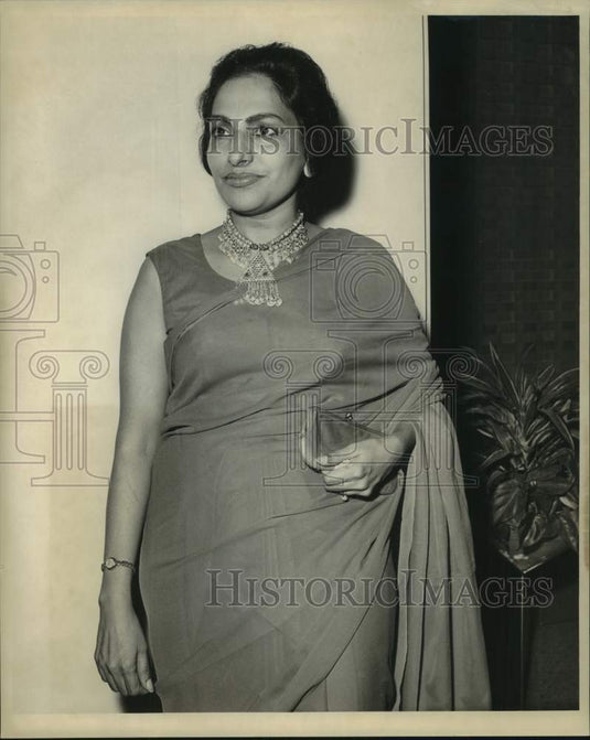 1963 Press Photo Mrs. Anis Mirza from Pakistan - nop56449