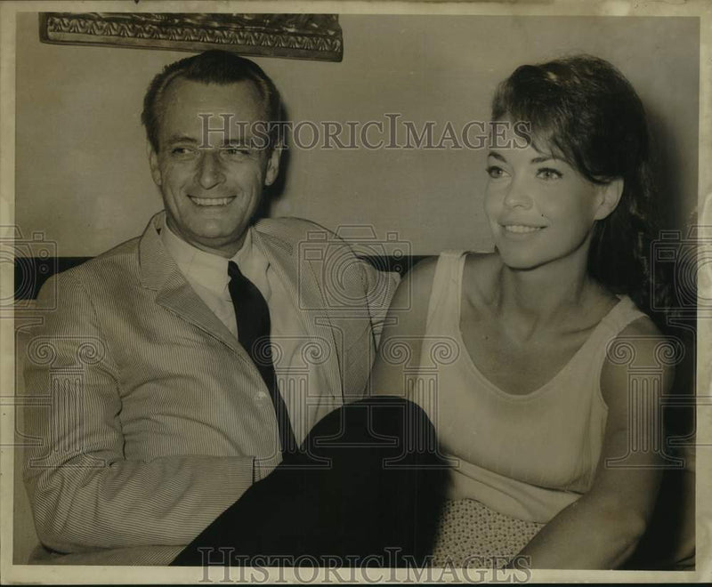 Load image into Gallery viewer, 1966 Press Photo James Nicholson, American Int'l Pictures exec. &amp; wife, Susan
