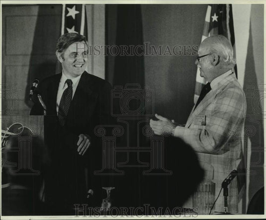 1978 Press Photo Walter Mondale preparing to speak in New Orleans - nop57398