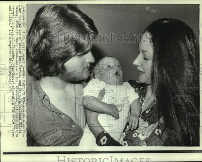 Load image into Gallery viewer, 1973 Press Photo Dino Martin and Olivia Hussey with son, Alexander in California
