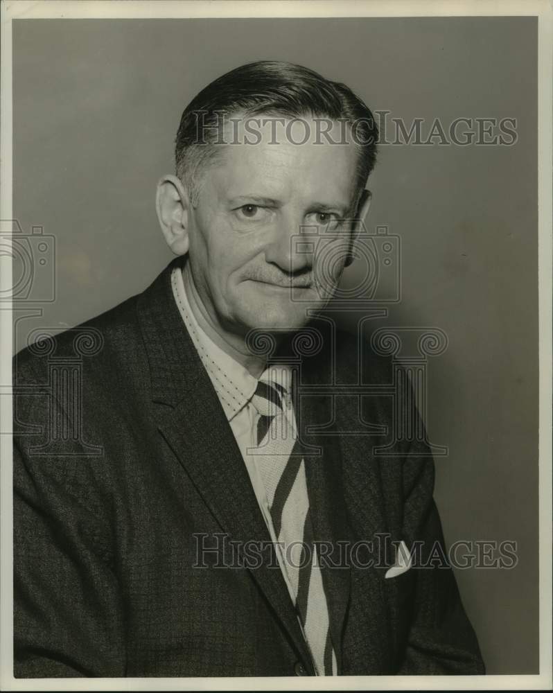 Load image into Gallery viewer, 1960 Press Photo John C. Metcalf, author of "Portraits" - nop58002

