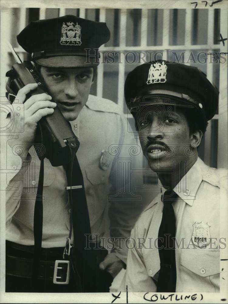 1975 Press Photo Actors Perry King and Dorian Harewood - nop58609- Historic Images