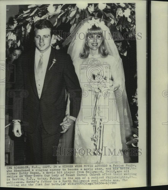 1966 Press Photo Fabian Forte and Kathy Regan wed in Berlin, New Jersey.