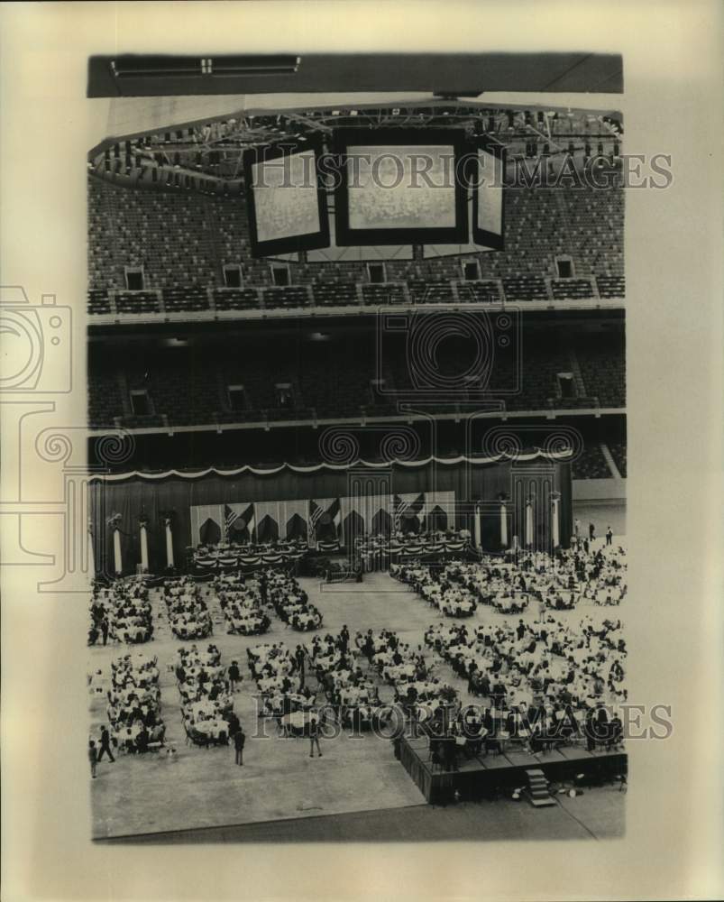 1976 Press Photo Crowd during an event for Valery Giscard D'Estaing - nop58659